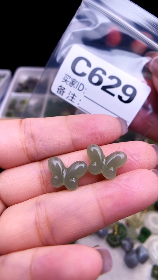 颈饰未镶嵌和田玉 一对