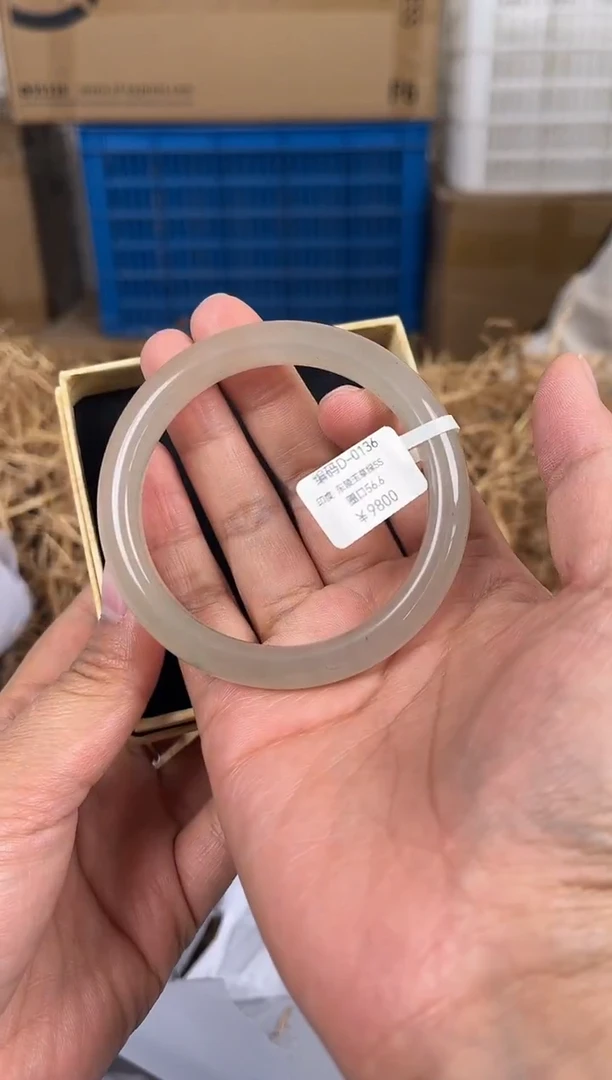 未镶嵌手镯石英质玉D0136