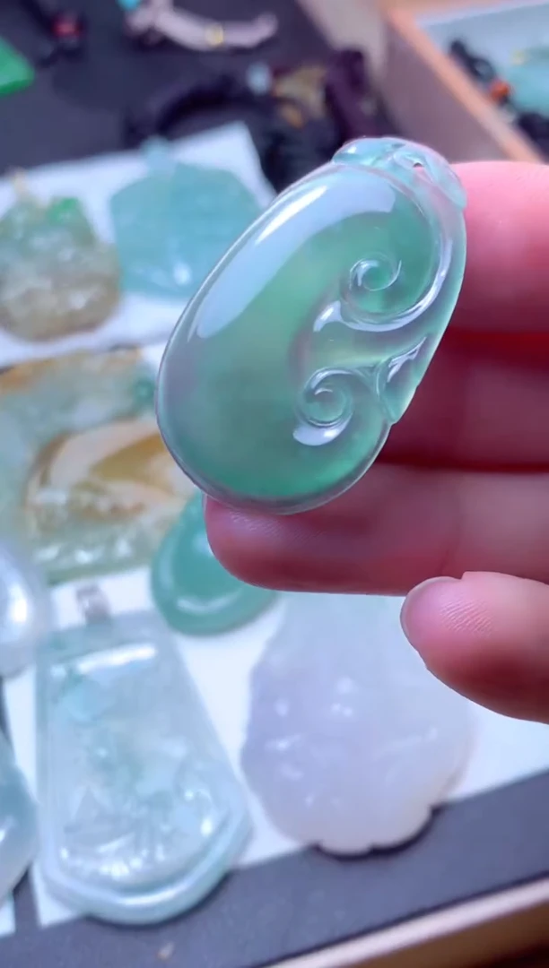 颈饰未镶嵌翡翠天然A货翡翠 天然A货翡翠天然翡翠多样性发货 发一