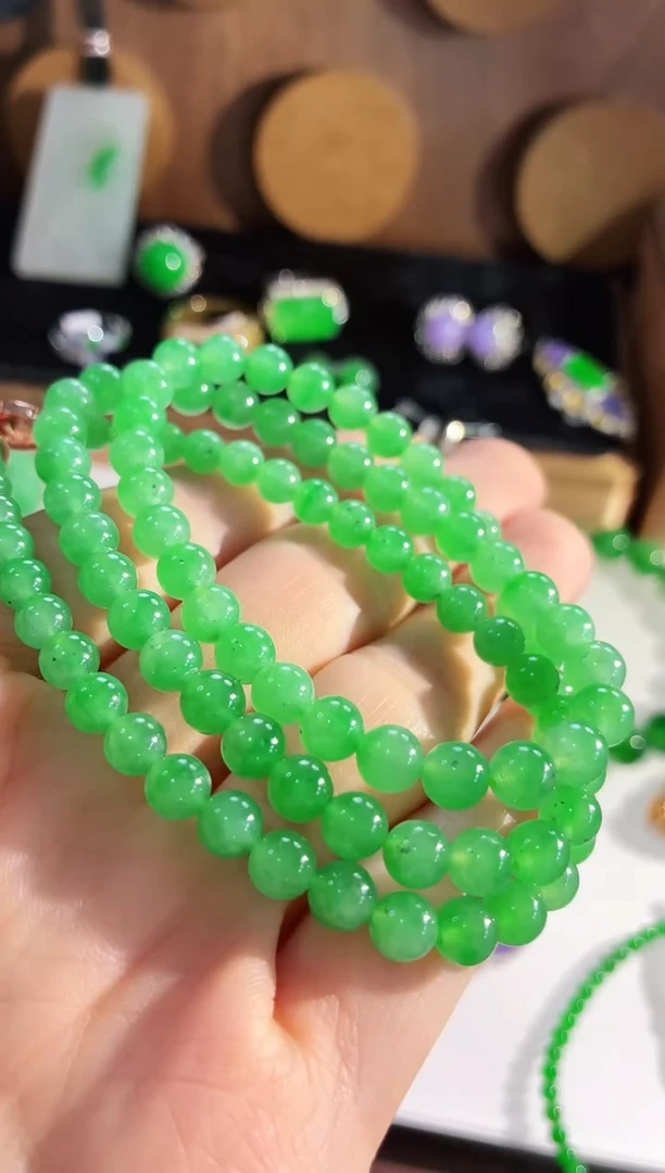 颈饰未镶嵌翡翠珠串