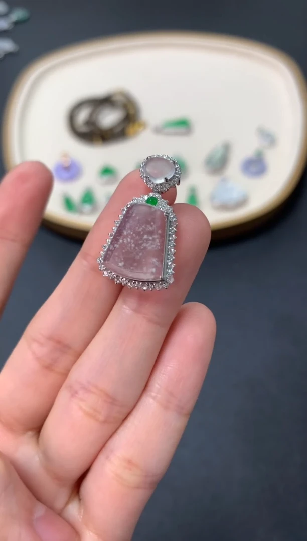 【闪购商品】翡翠吊坠(不含链)18K金镶嵌9900