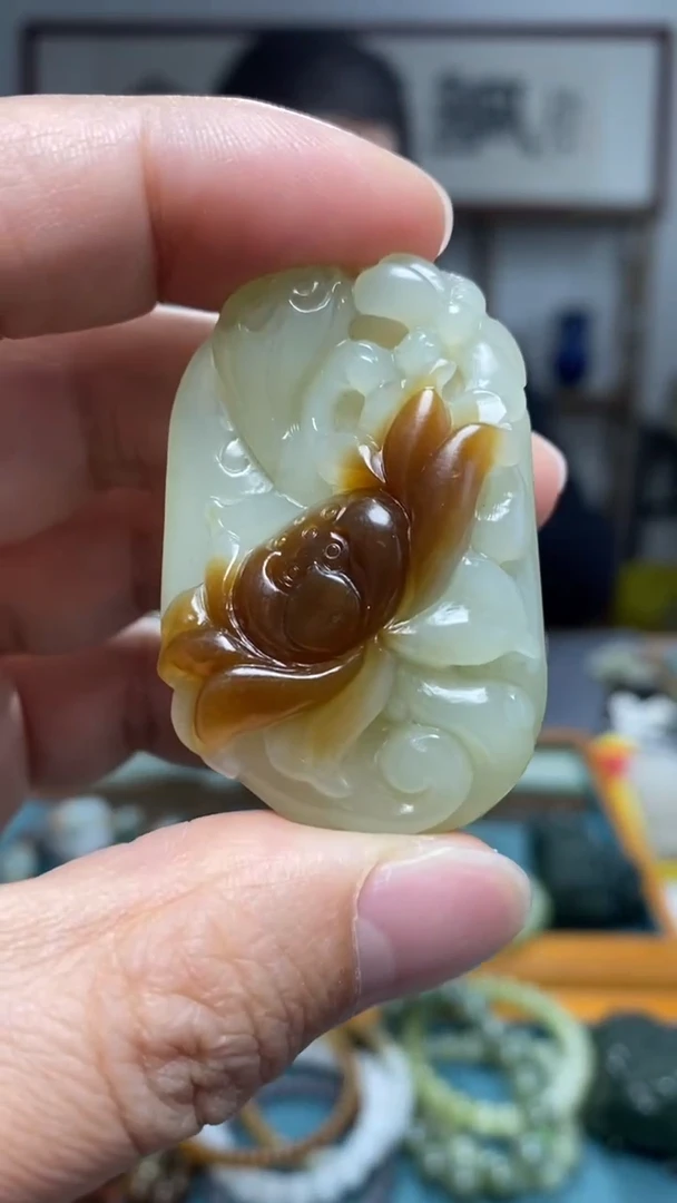 颈饰未镶嵌和田玉跟***跑10