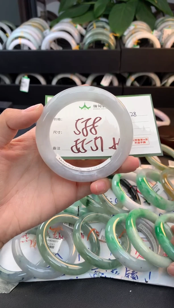 未镶嵌定制翡翠毛货需精细抛光+多人