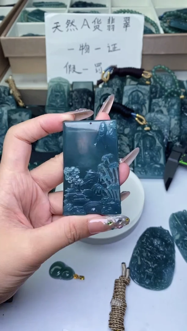 翡翠未镶嵌颈饰
