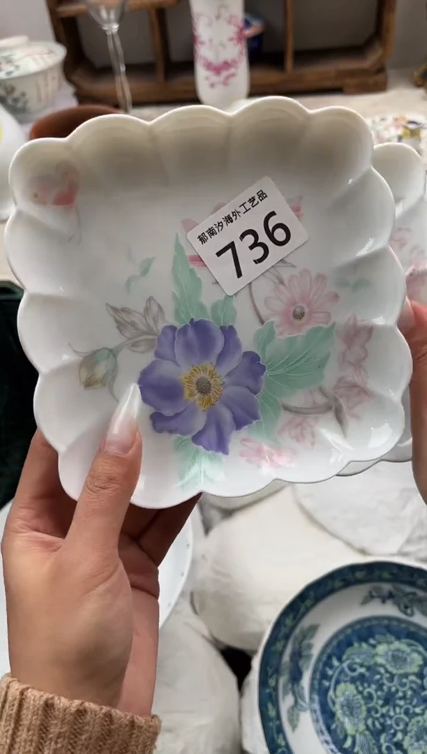 爱****子D          736