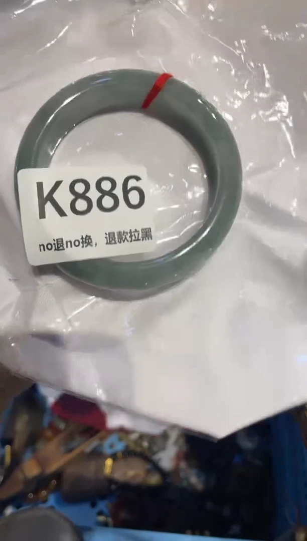 瓷片何*东表姐直播所见所得