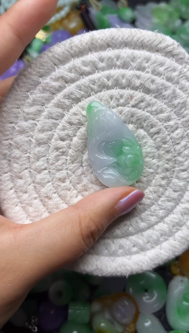 颈饰未镶嵌翡翠缅甸翡翠吊坠