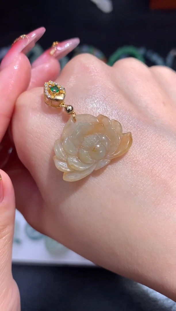 定制翡翠未镶嵌莲花