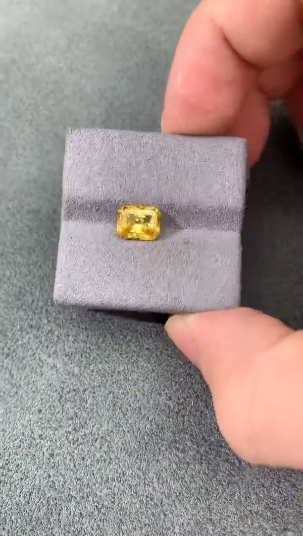 裸石彩色蓝宝石金丝雀 1.7CT