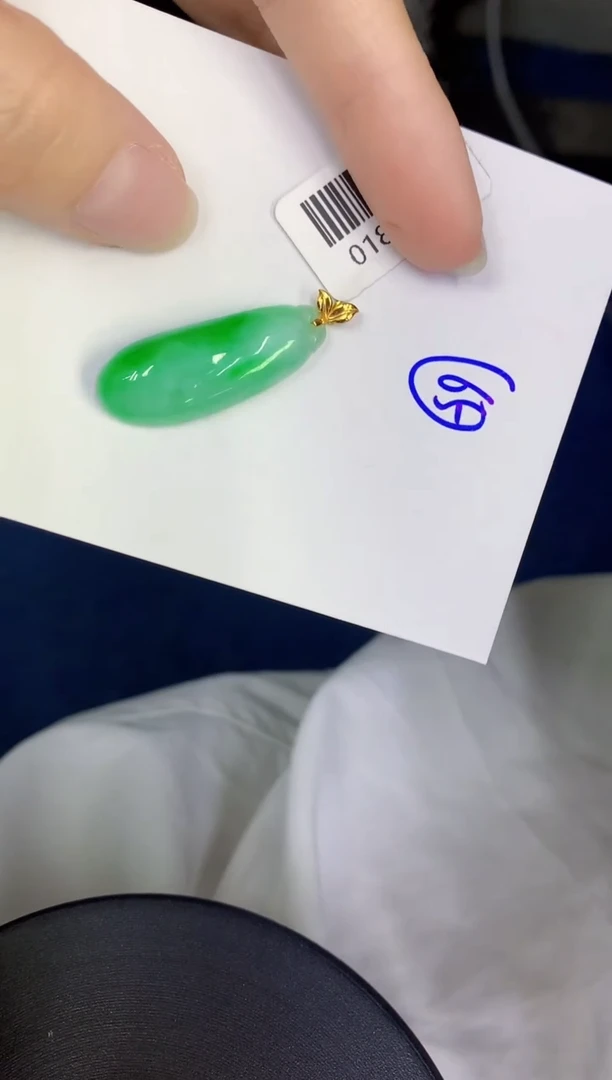 颈饰18K金镶嵌翡翠缅甸天然翡翠A货