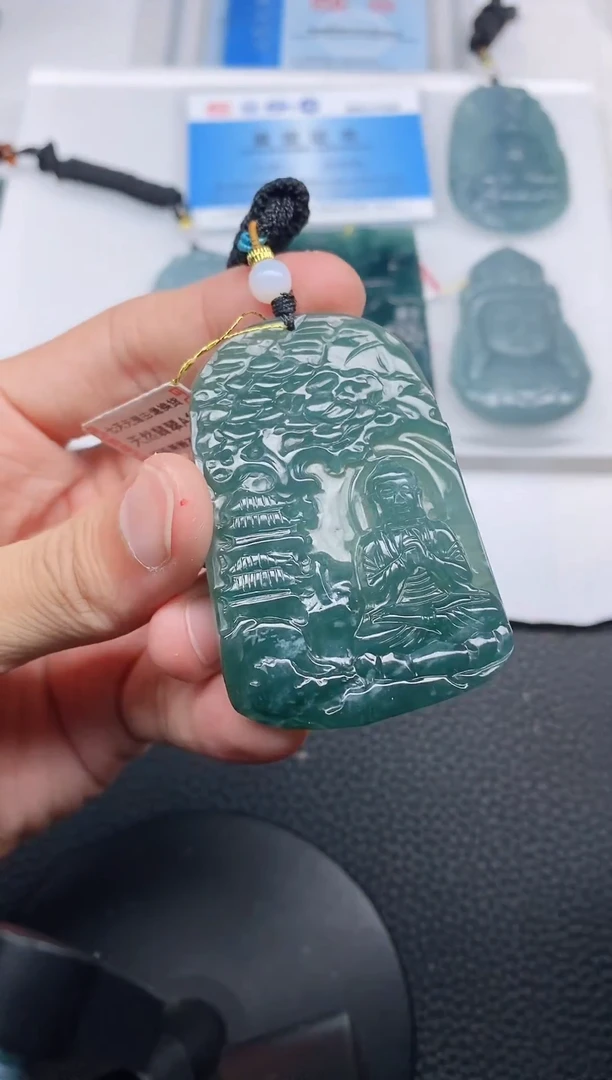 颈饰未镶嵌翡翠
