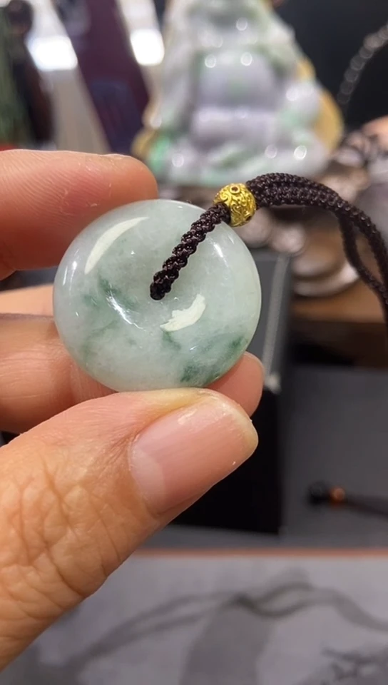 翡翠未镶嵌颈饰乐**?吊坠