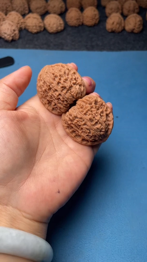 桃核把件w94  南疆石39尺