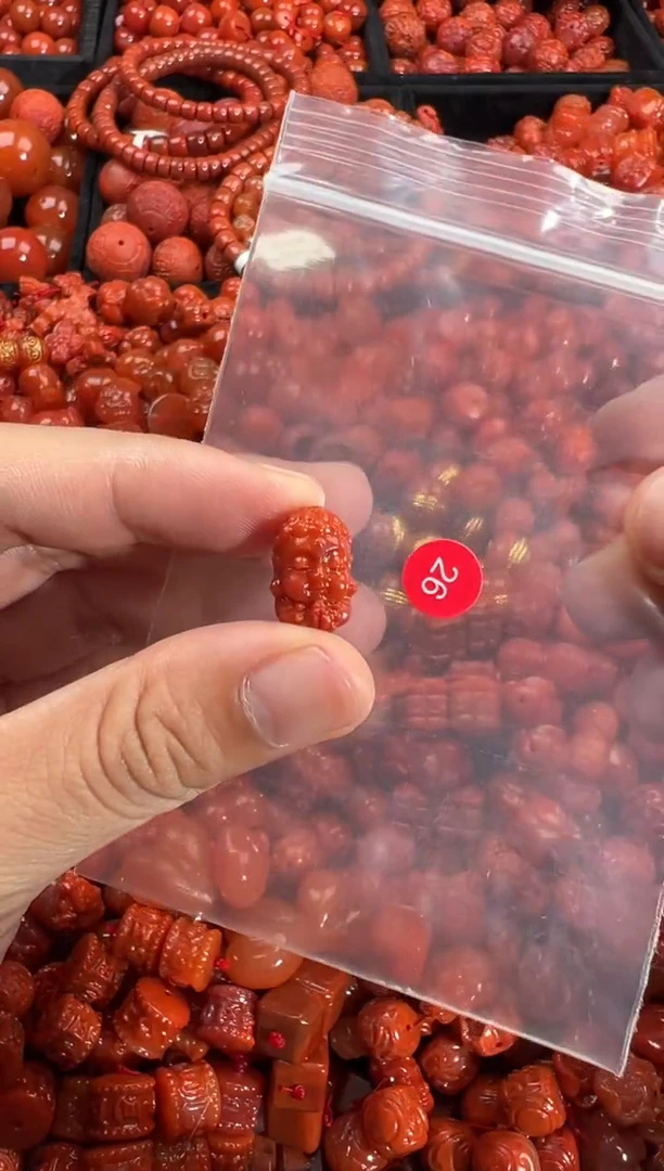 南红玛瑙未镶嵌颈饰1