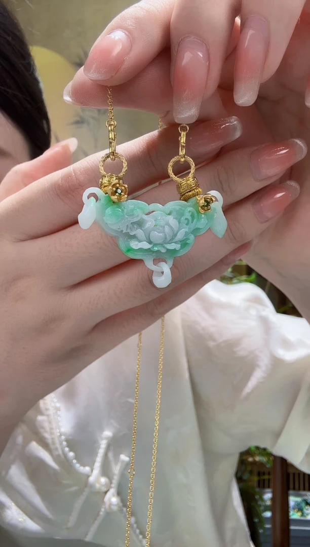 翡翠未镶嵌颈饰吊坠