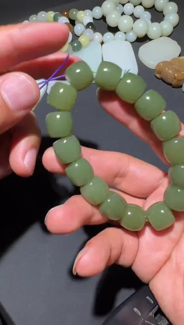 未镶嵌和田玉（糖玉）挂件和田玉