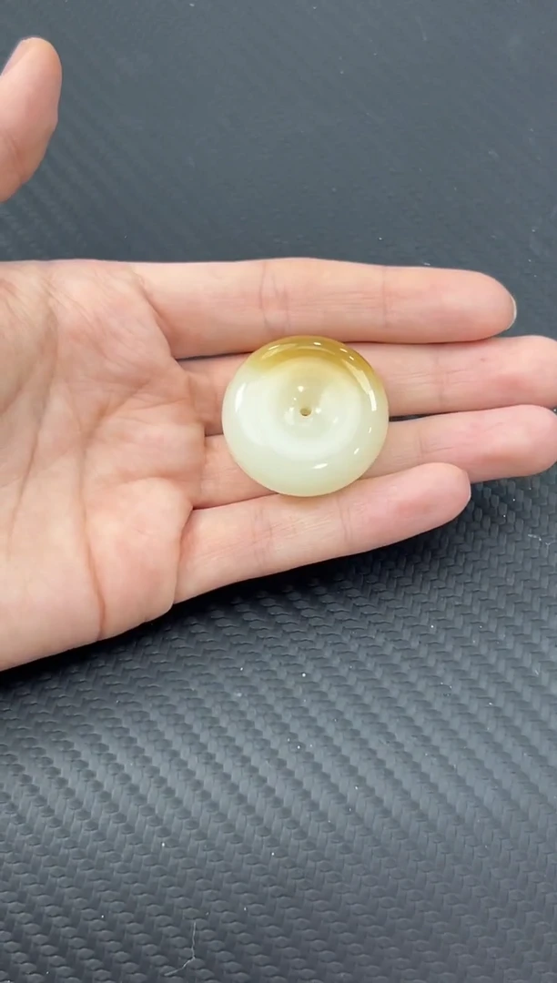 【闪购商品】和田玉吊坠(赠链)未镶嵌且末金山微色差平安扣