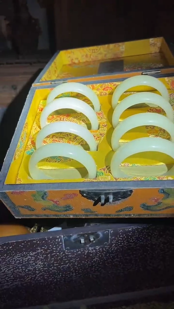 未镶嵌手镯和田玉1对.白