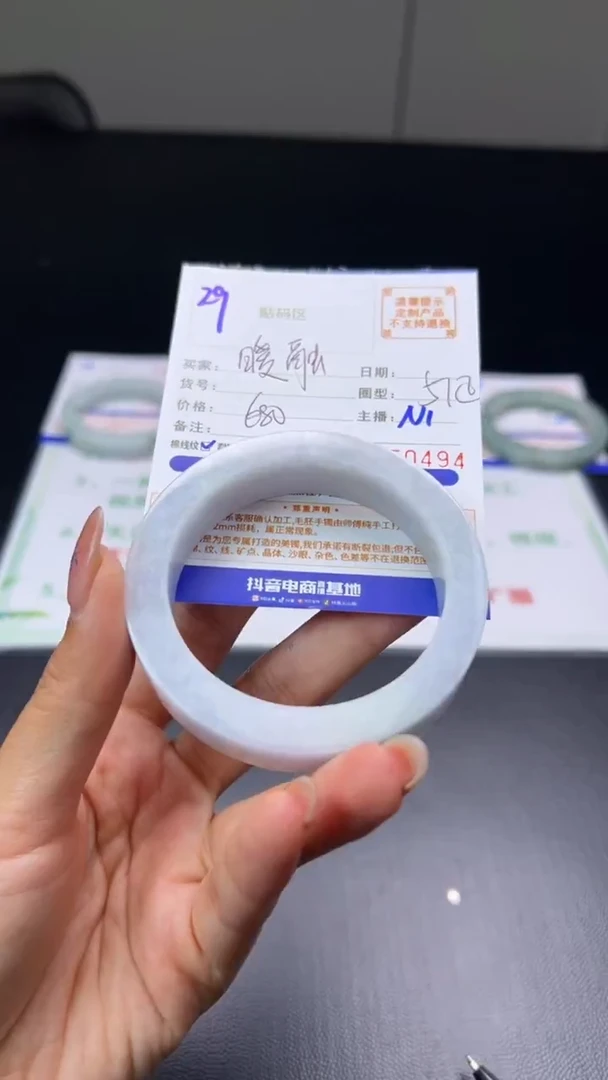 未镶嵌手镯定制翡翠暖*融手镯