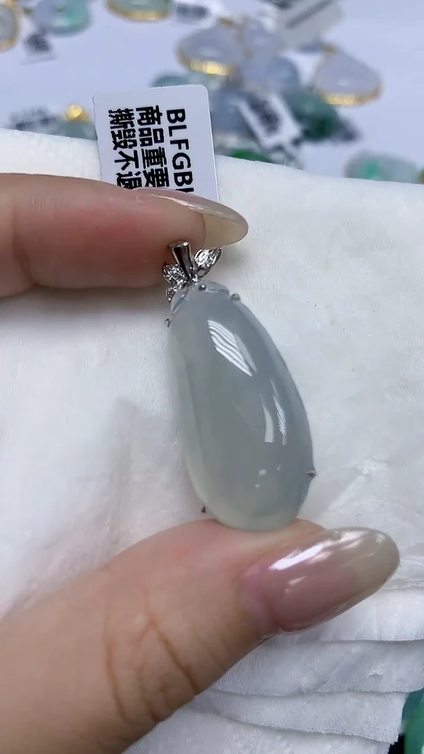 翡翠18K金镶嵌颈饰天然缅甸翡翠A货