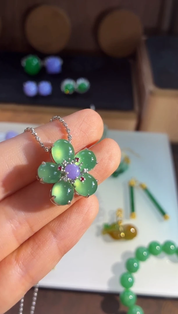 吊坠(不含链)18K金镶嵌翡翠吊坠