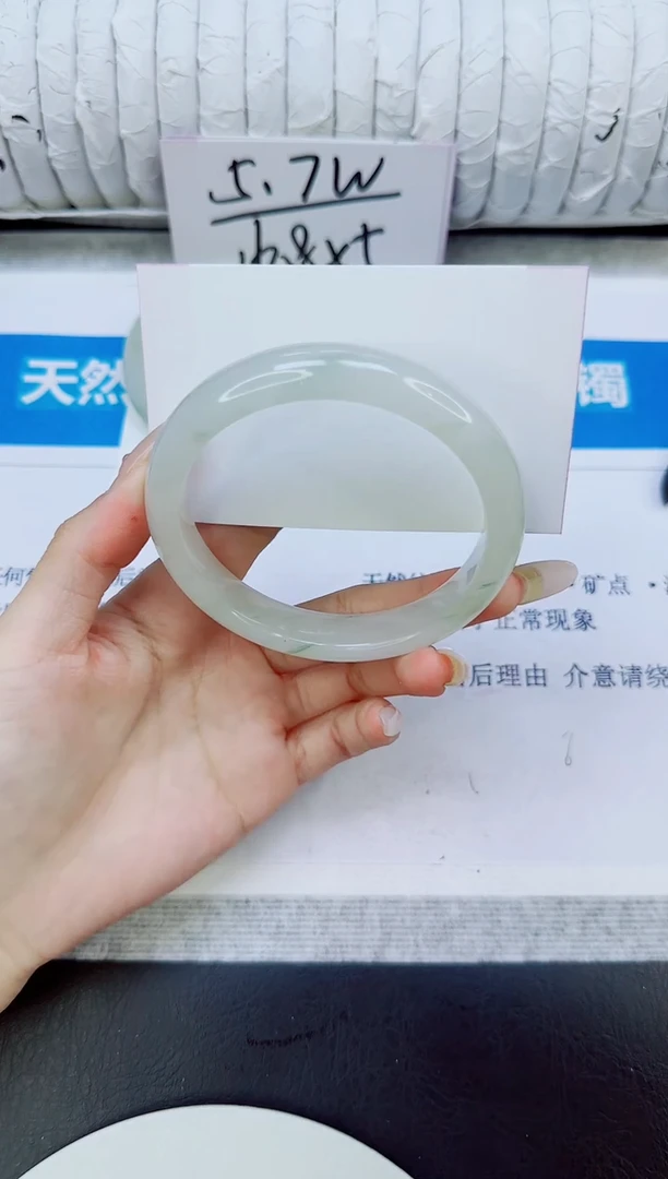 未镶嵌手镯石英质玉279/62.3