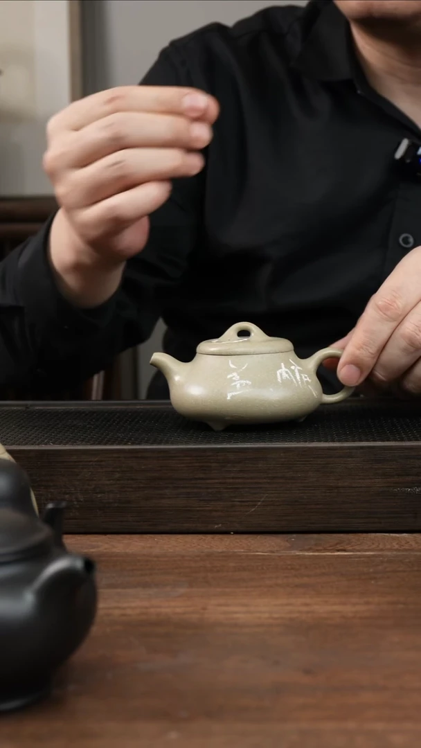 茶杯紫砂本绿矮石瓢      180CC     微瑕