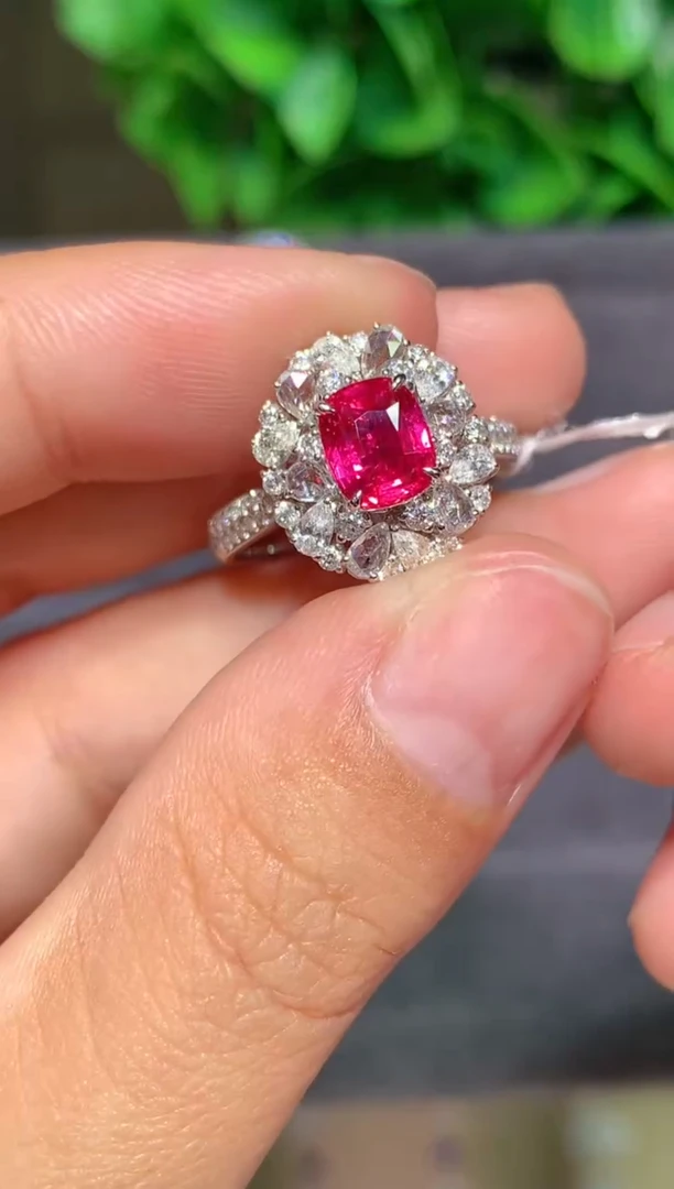 18K金镶嵌戒指红宝石1.17CT