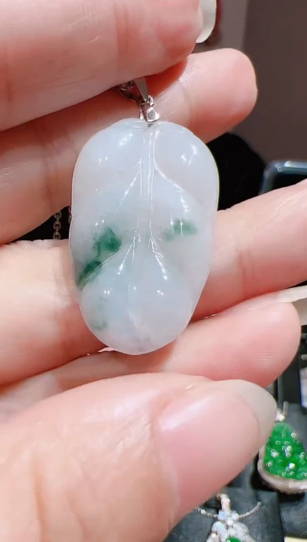 【闪购商品】翡翠颈饰未镶嵌202530689