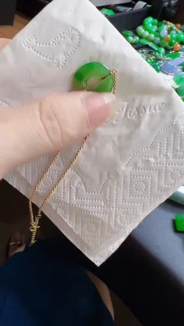 颈饰18K金镶嵌翡翠爱****?手链