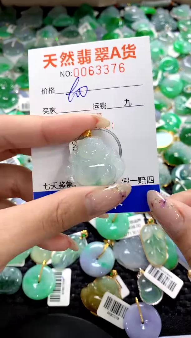 翡翠18K金镶嵌颈饰1111111111111111