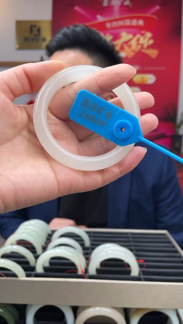 【闪购商品】和田玉手镯未镶嵌白胶猫Z6869圈口56