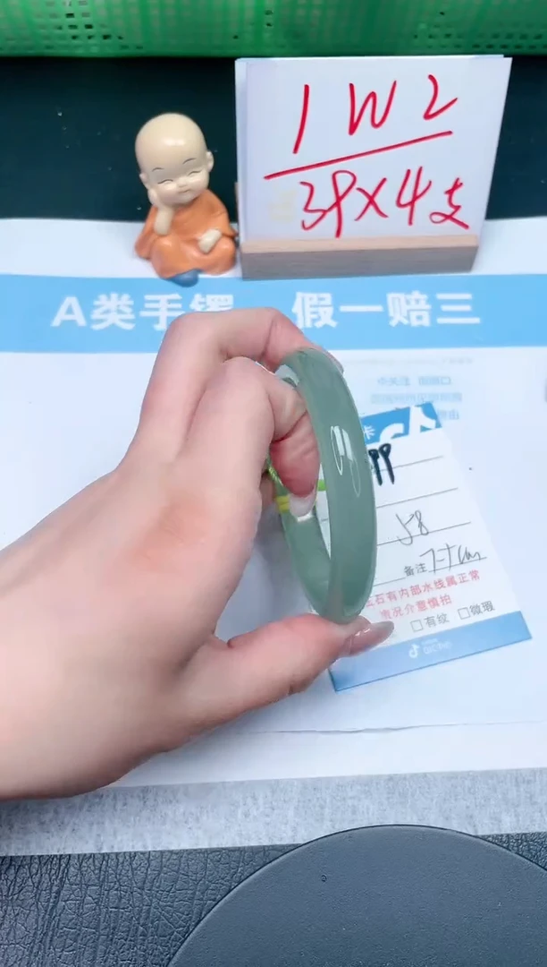 【闪购商品】石英质玉手镯未镶嵌299-58