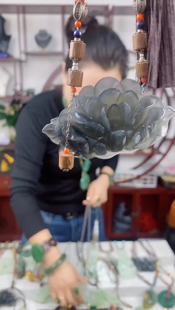 未镶嵌岫玉颈饰1