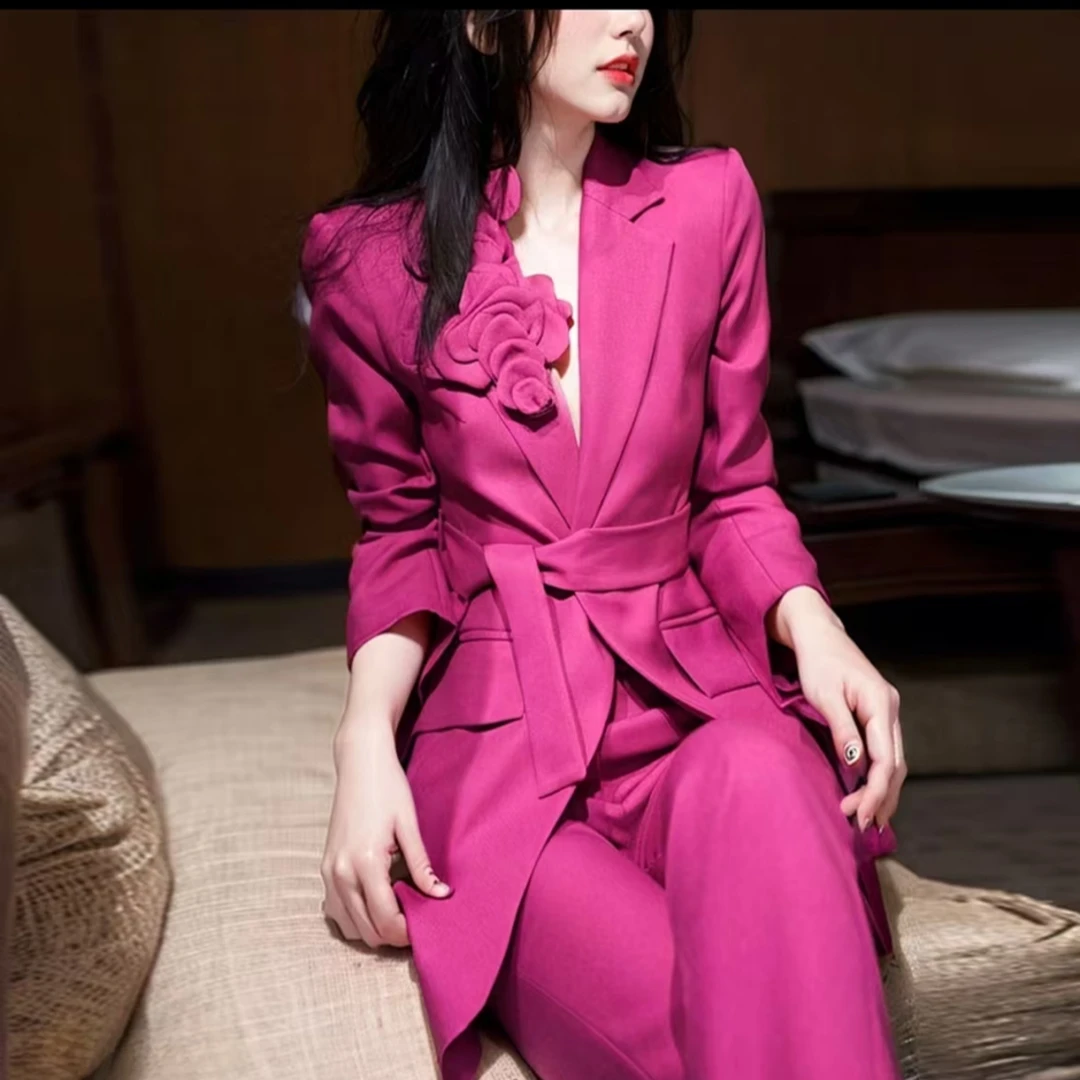 936轻奢高级感女人味玫粉色立体花朵收腰西装微喇裤两件套装