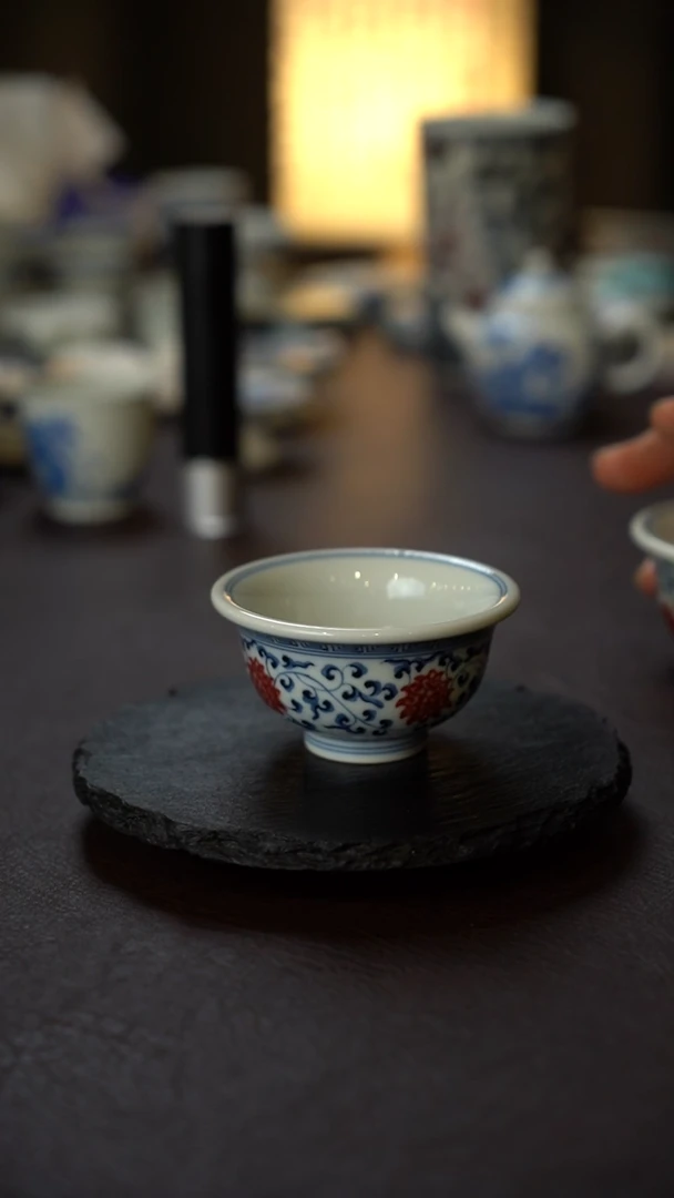 （小）全手工手绘原矿青花釉里红缠枝莲压手杯