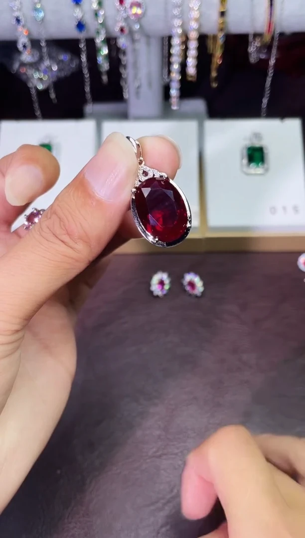 合金合成钻石红宝吊坠