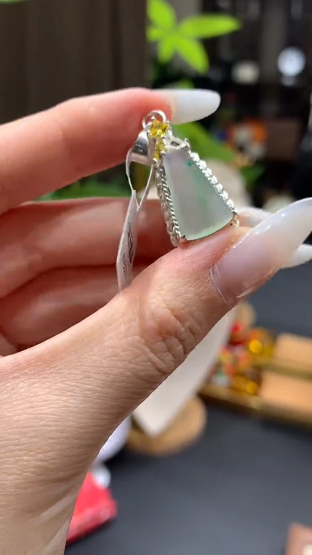 【闪购商品】翡翠裸石未镶嵌飘花无事牌