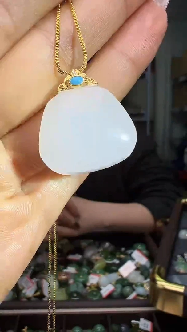 颈饰18K金镶嵌和田玉（多样性发货.发其一)12.30.28