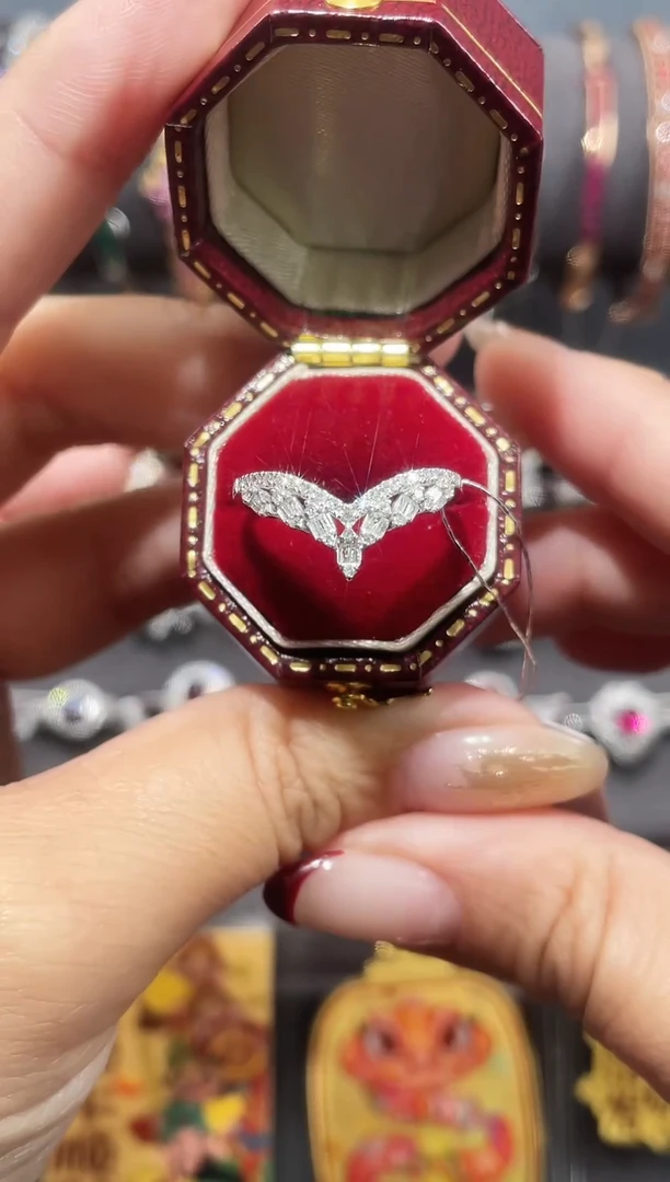 【闪购商品】钻石戒指/指环18K金镶嵌钻石戒指