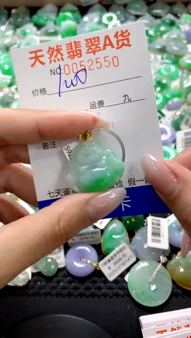 翡翠18K金镶嵌颈饰1111111111111111