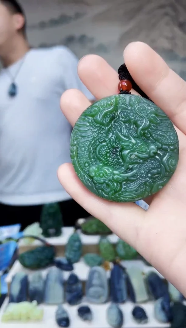 和田玉未镶嵌颈饰1