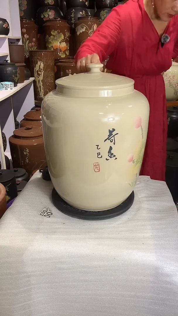 白泥彩填水缸荷花图