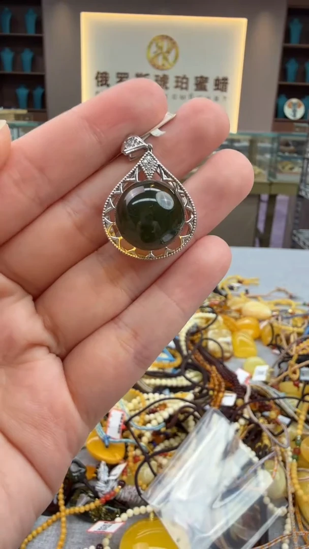 琥珀颈饰未镶嵌279秒拍号 假一罚三