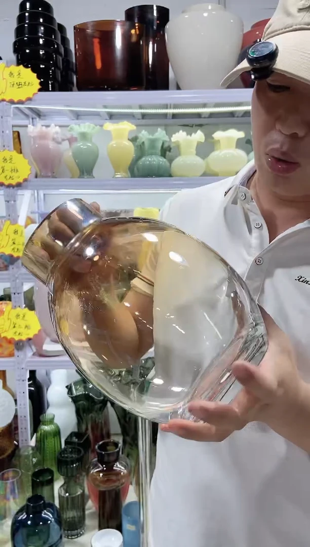 香槟色渐变花瓶............