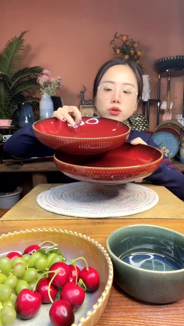 陶瓷9.8英寸红色浮雕大深盘 2件 微瑕疵