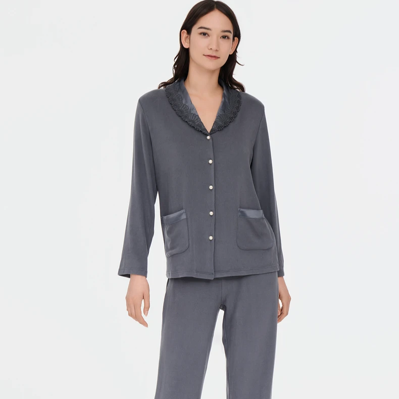 22AW亲肤暖丝翻领分身套装AM467881