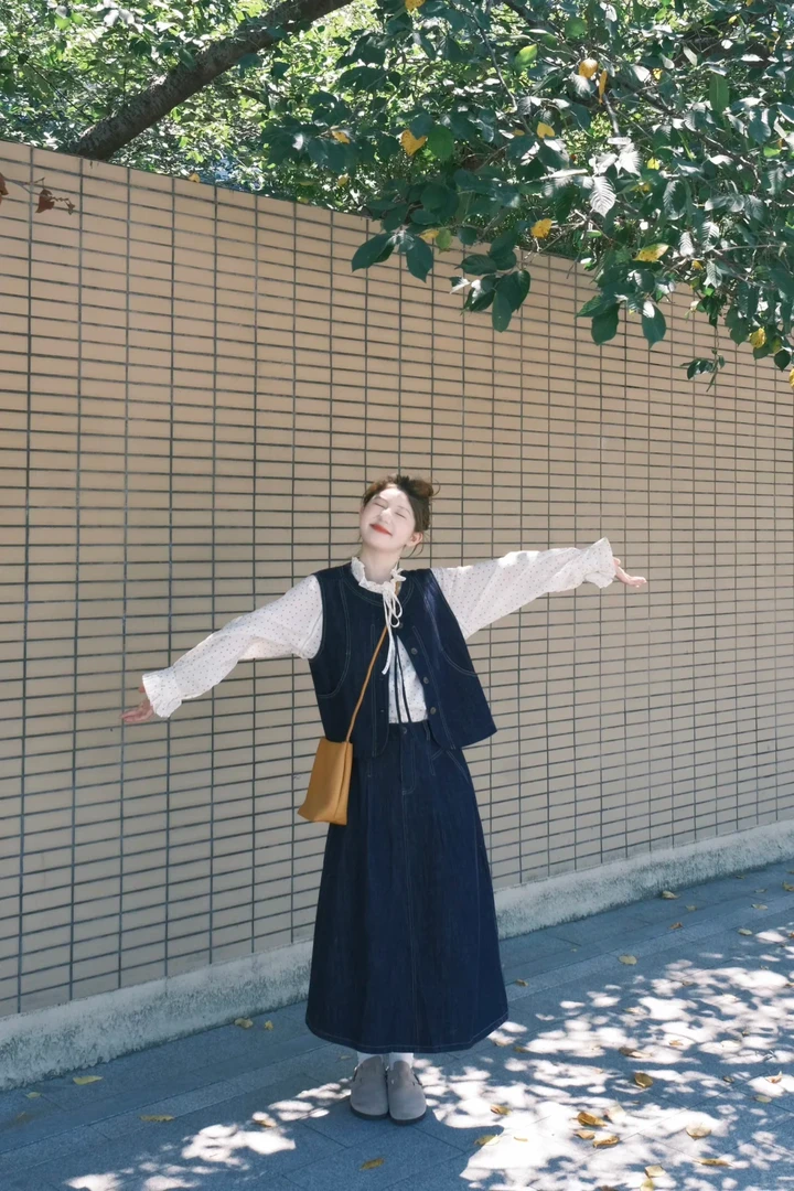 2025秋季新款韩系松弛感花边雪纺上衣牛仔马甲搭配半身裙三件套潮