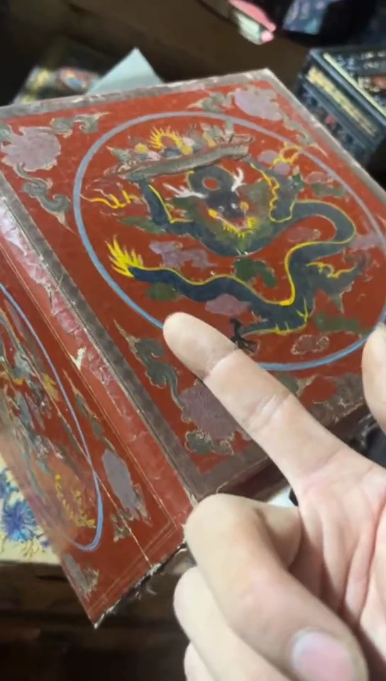 香榧木闷包红色盘龙正方形大盒子