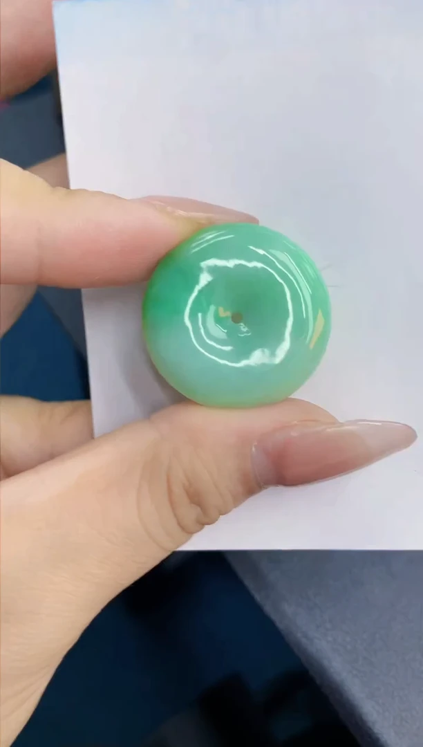 翡翠未镶嵌颈饰1